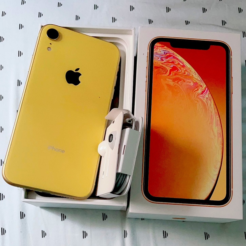 I phone XR ! No Crack everything like NEW...